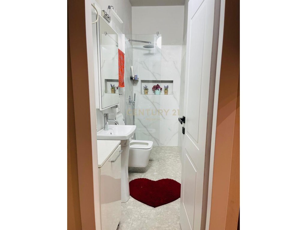 JEPET ME QIRA APARTAMENT I KONVERTUAR NE 2+1 TEK STACIONI IPARE NE PLAZH!