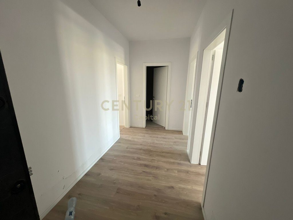 Super apartament 2+1+2 në Kamez Qender!!!
