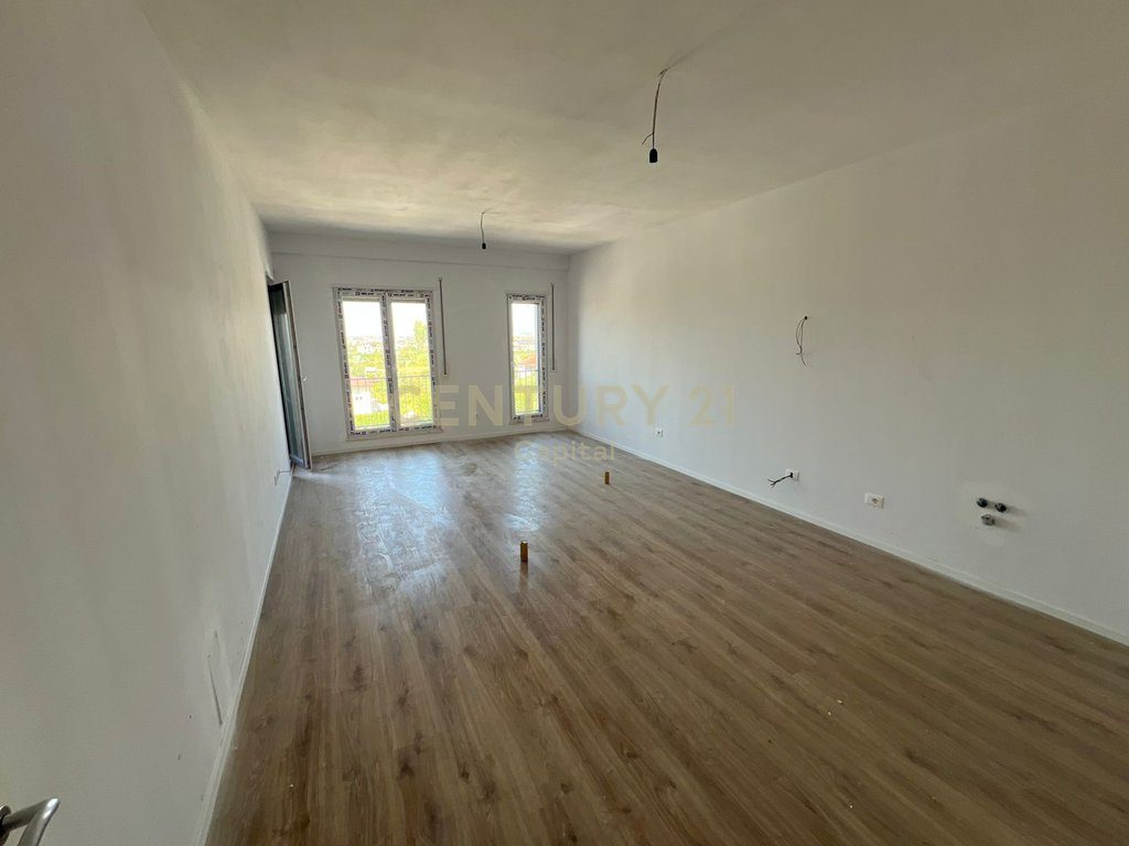 Super apartament 2+1+2 në Kamez Qender!!!