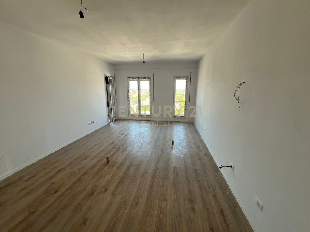 Super apartament 2+1+2 në Kamez Qender!!!