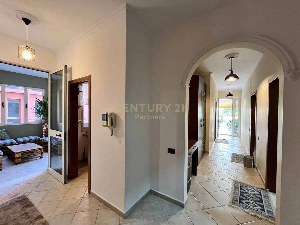 BLLOK – SHITET APARTAMENT 2+1+2 ME 100 m² VERANDË