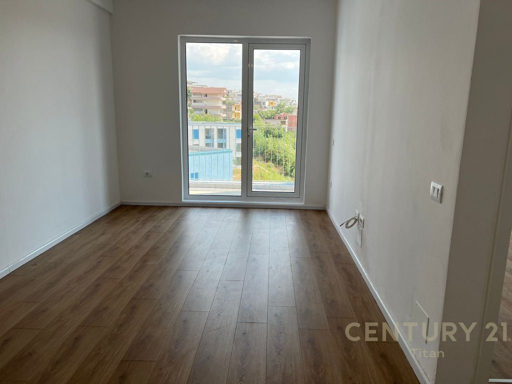 Shitet apartament 1+1, ne rezidencen OxA, Fresk!