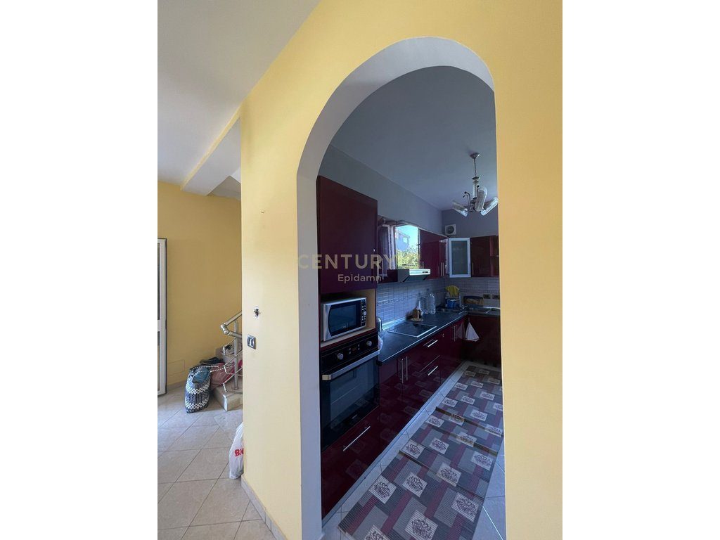 Shtëpi private Me Qira në Spitalle - 300€ | 188 m²