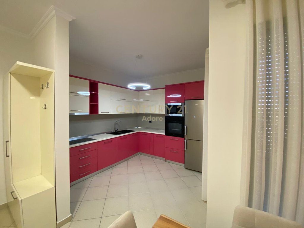Apartament Modern 2+1+2+Post Parkimi për Qira tek Rruga e Kosovareve!