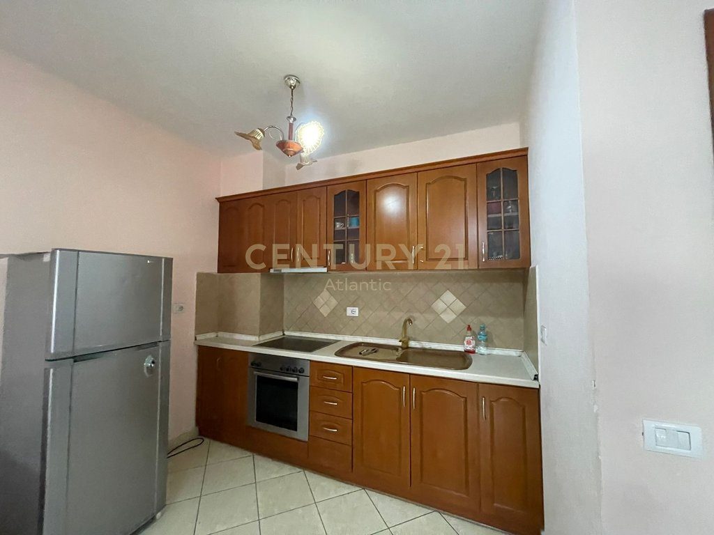 JEPET ME QIRA APARTAMENT 1+1 TEK SHKEMBI I KAVAJES!