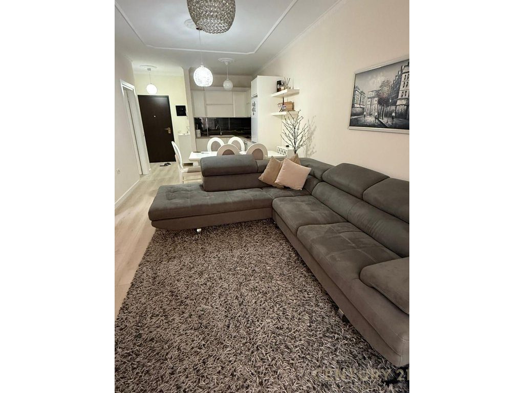 SHITET APARTAMENT NE LUNGOMARE!