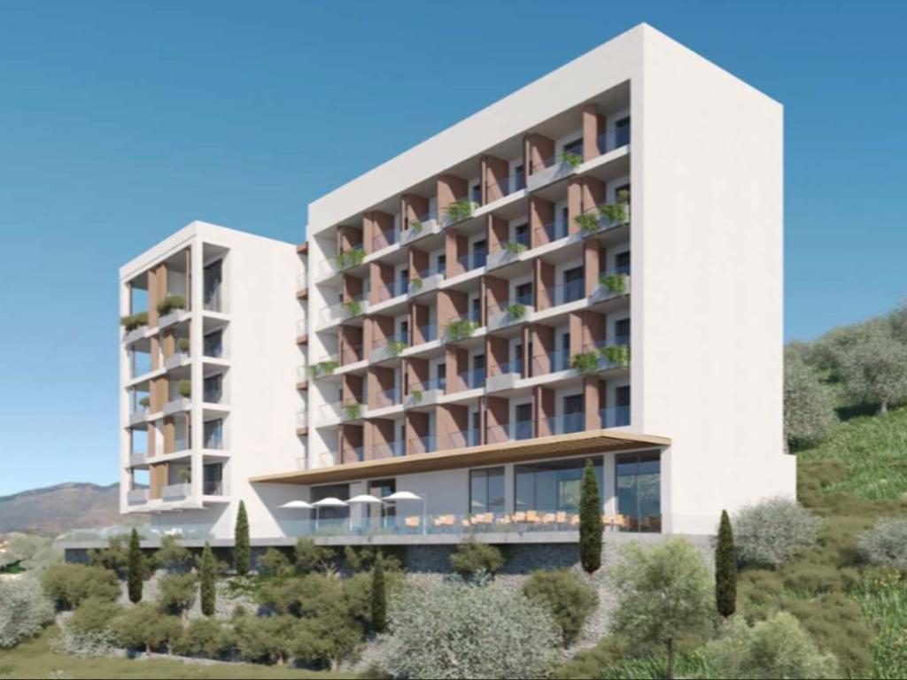 SARANDE, SHESIM APARTAMENT ME PAMJE PANORAMIKE NGA DETI