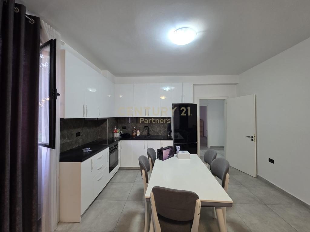 Apartament 2+1+2 Për Shitje në Shkozë, Tiranë