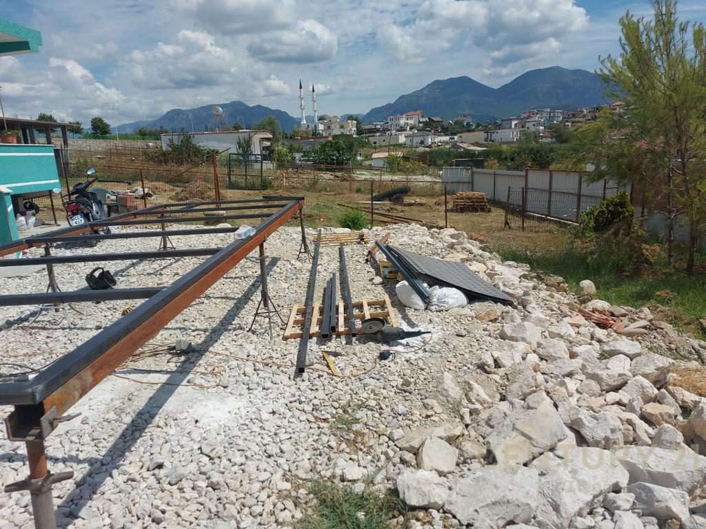 SHITET SHTEPI 1 KATESHE PLUS TOKE 600 m2, BUZE LIQENIT NE PASKUQAN!!!