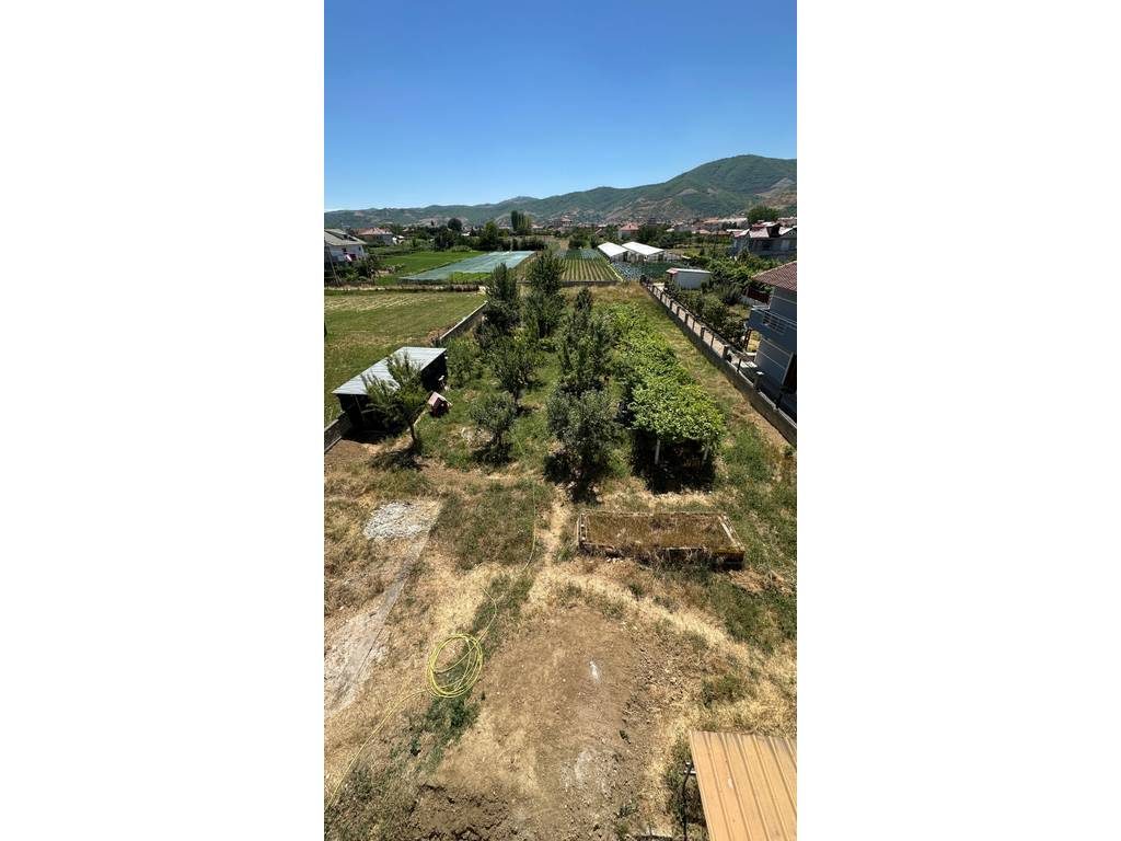 INVESTO NË TË ARDHMEN – TRUALL NË ZONË ZHVILLIMI NË POGRADEC!!!