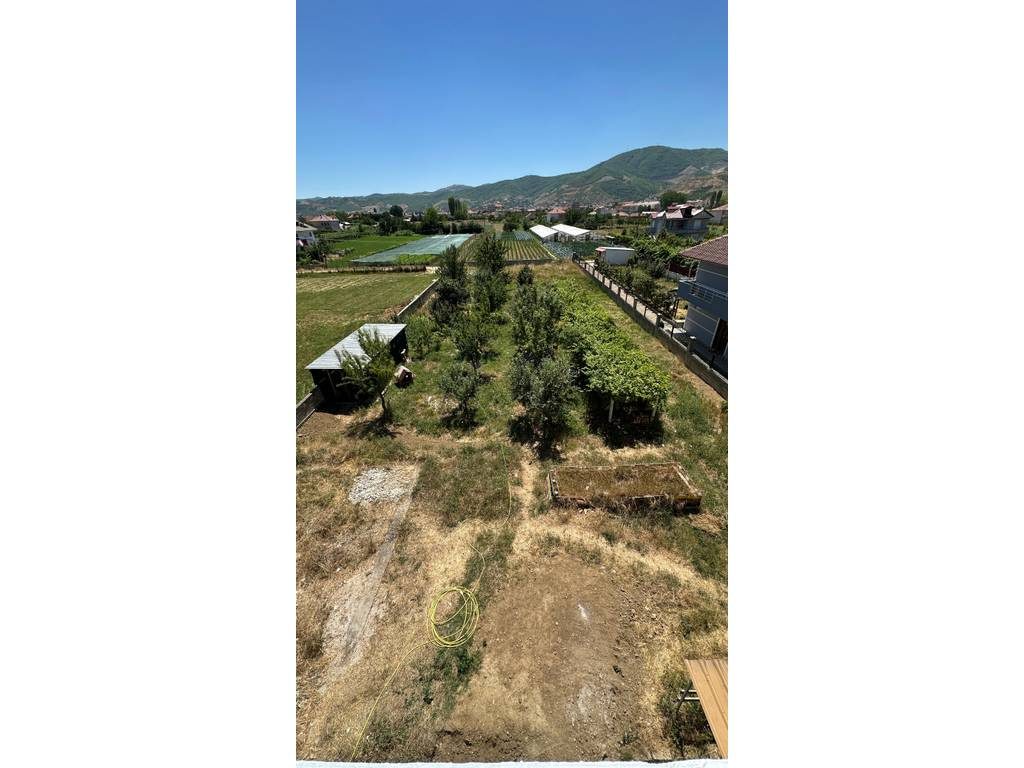 INVESTO NË TË ARDHMEN – TRUALL NË ZONË ZHVILLIMI NË POGRADEC!!!