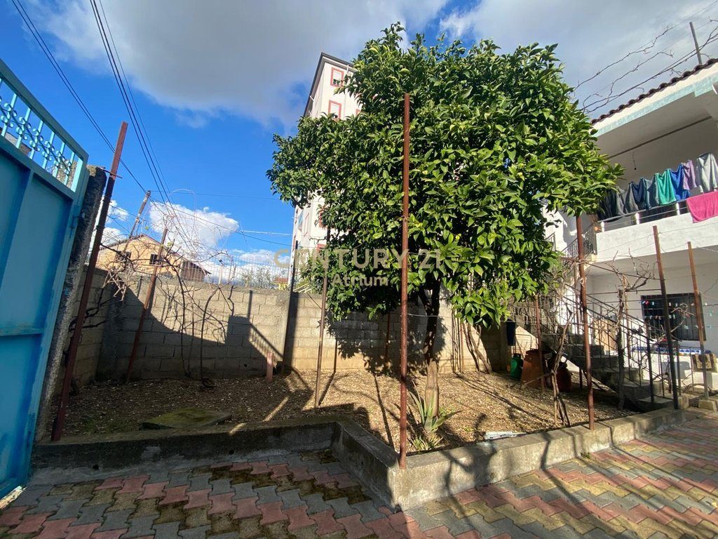 SHESIM VILË 2 KATESHE + TRUALL 387m2 PRANE SHINAVE TE TRENIT ME HIPOTEK !