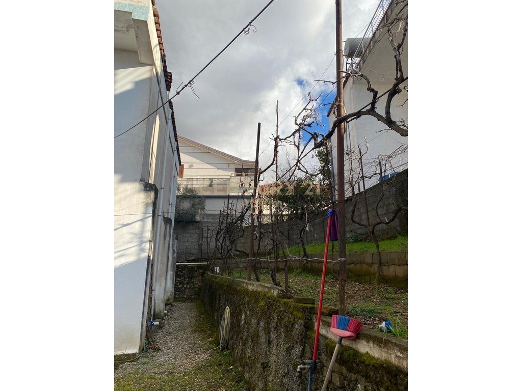 SHESIM VILË 2 KATESHE + TRUALL 387m2 PRANE SHINAVE TE TRENIT ME HIPOTEK !