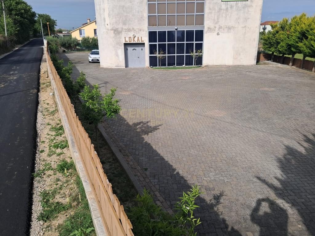 Jepet me Qira, Ambient Biznesi Shenavlash, Durres - 200m afer Autostrades !