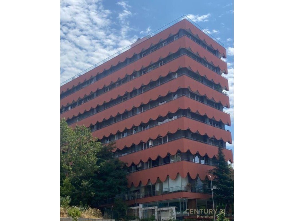 Shitet apartament 2+1+2, ndodhur brenda Parkut të Liqenit Artificial, në Rrugën “Sami Frashëri”!