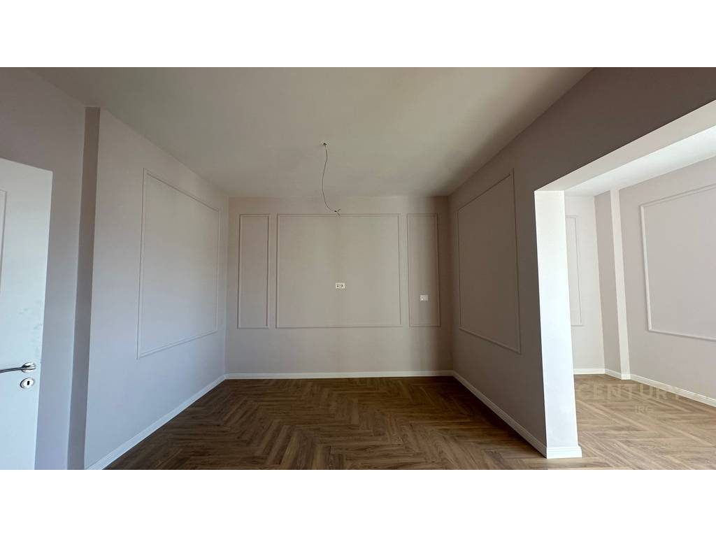 Shitet Duplex tek Shallvaret!