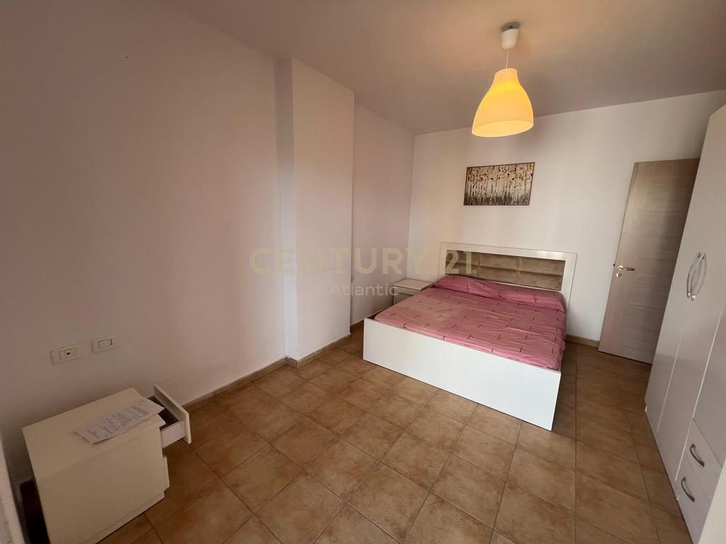 SHITET APARTAMENT 1+1 ME KUZHINE TE VECUAR +VERANDE  NE PLEPA KOMPLEKSI ROTONDO !