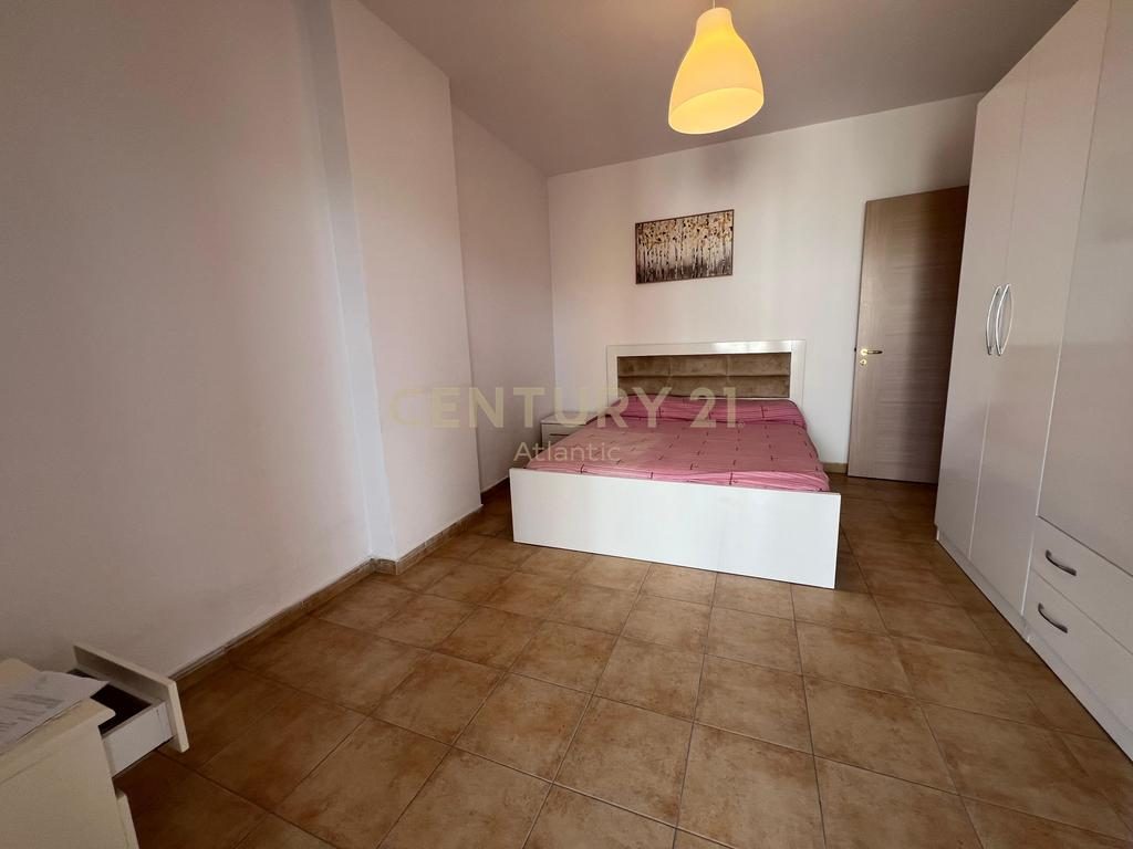SHITET APARTAMENT 1+1 ME KUZHINE TE VECUAR +VERANDE  NE PLEPA KOMPLEKSI ROTONDO !