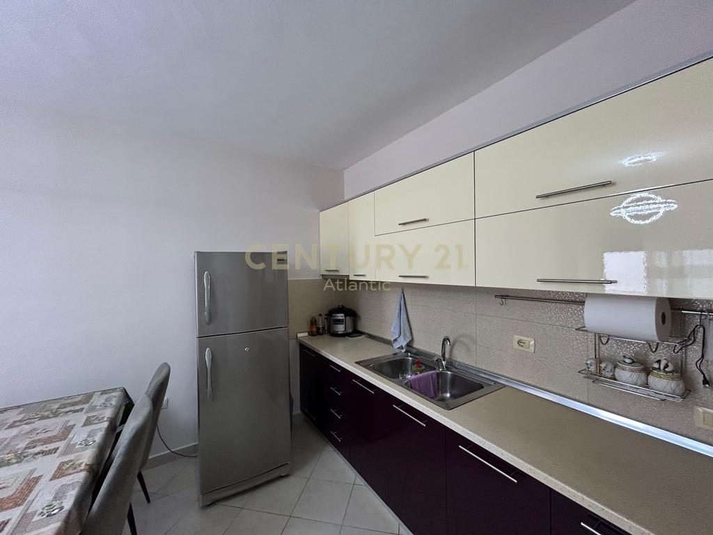 JEPET APARTAMENT 1+1 ME QERA ME PAMJE DETI  TEK STACIONI I PARE NE PLAZH