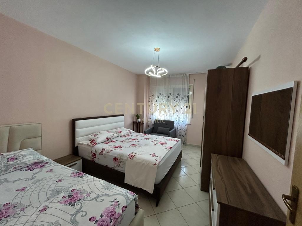 JEPET APARTAMENT 1+1 ME QERA ME PAMJE DETI  TEK STACIONI I PARE NE PLAZH