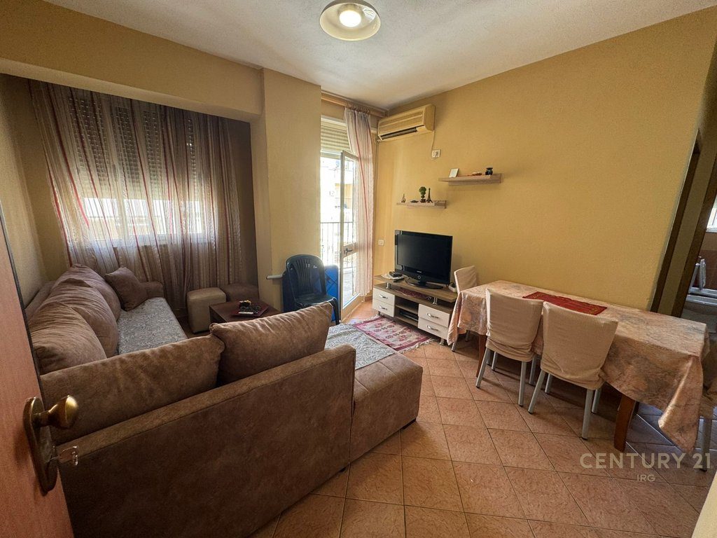 Shitet apartament 1+1 prane Kompleksit Viena, Golem!