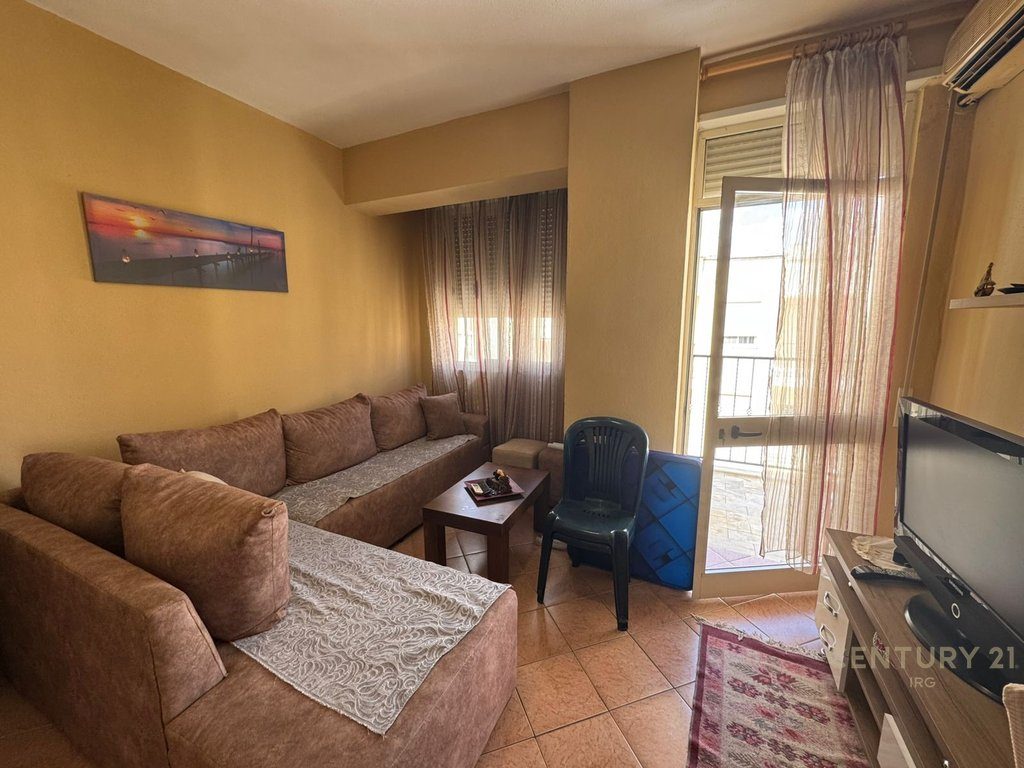 Shitet apartament 1+1 prane Kompleksit Viena, Golem!