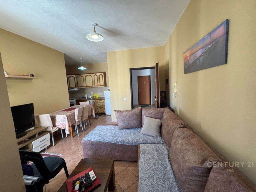 Shitet apartament 1+1 prane Kompleksit Viena, Golem!