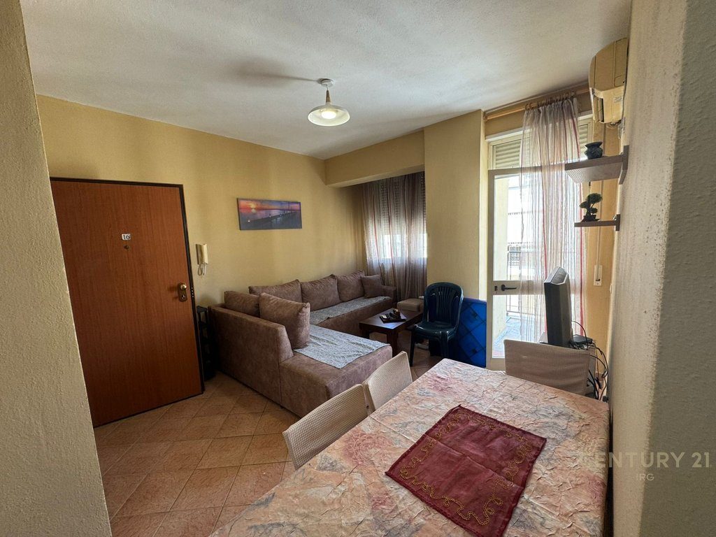 Shitet apartament 1+1 prane Kompleksit Viena, Golem!