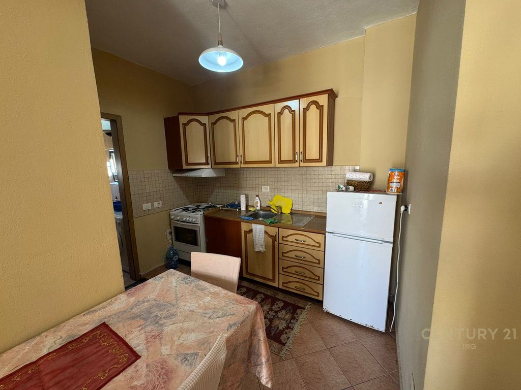 Shitet apartament 1+1 prane Kompleksit Viena, Golem!