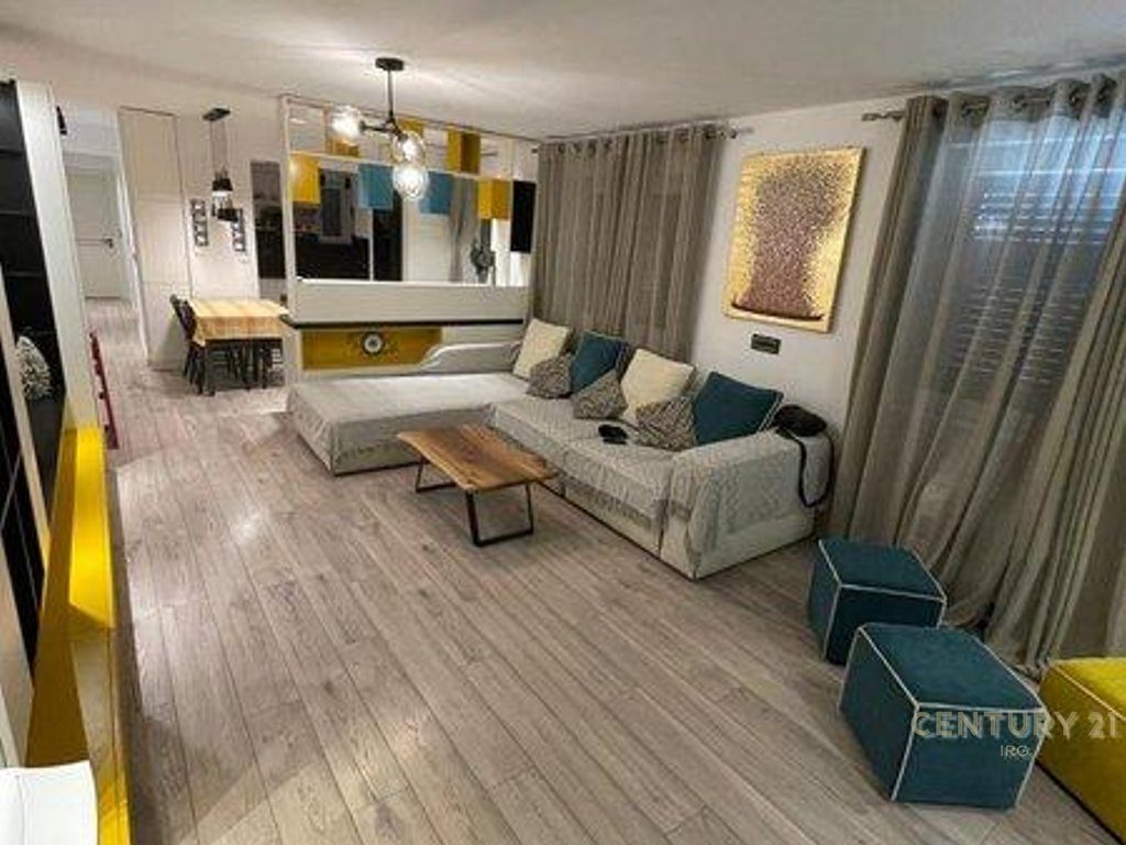APARTAMENT LUKSOZ 3+1+2+2 BALLKONE PER SHITJE TE RRUGA E DURRESIT!