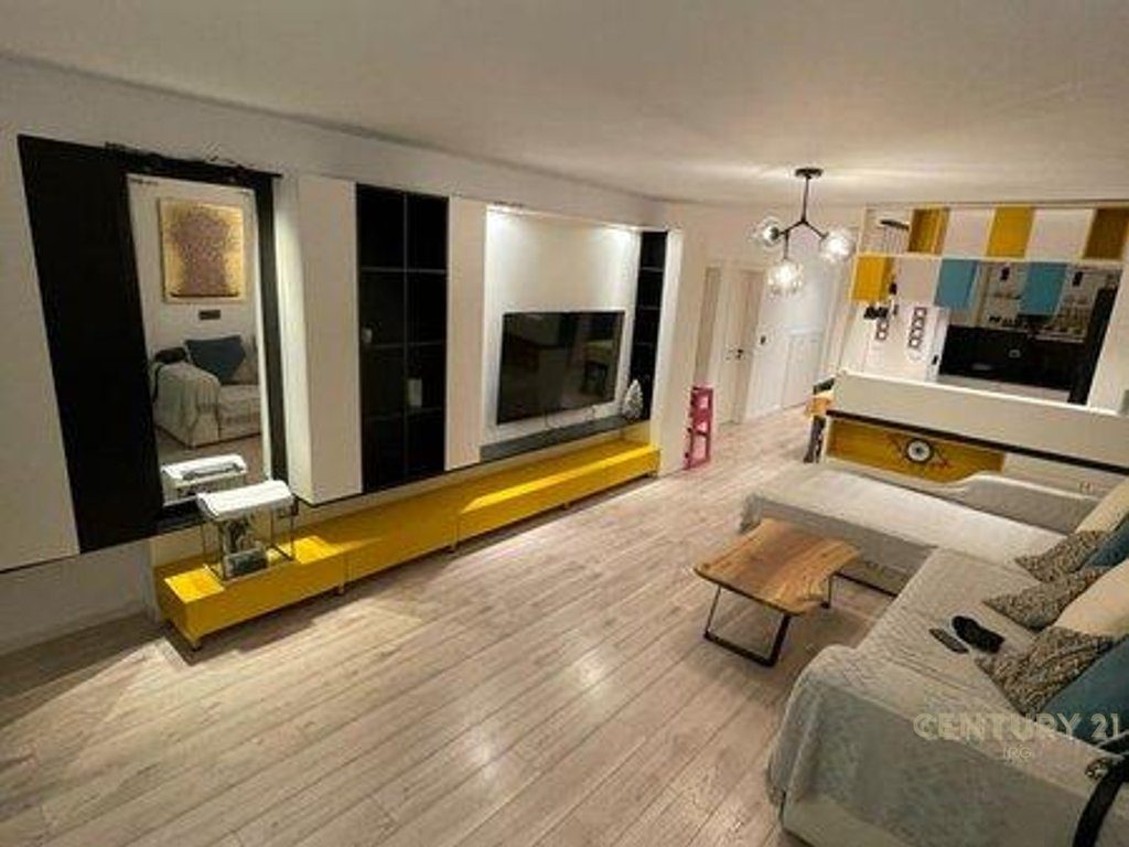 APARTAMENT LUKSOZ 3+1+2+2 BALLKONE PER SHITJE TE RRUGA E DURRESIT!