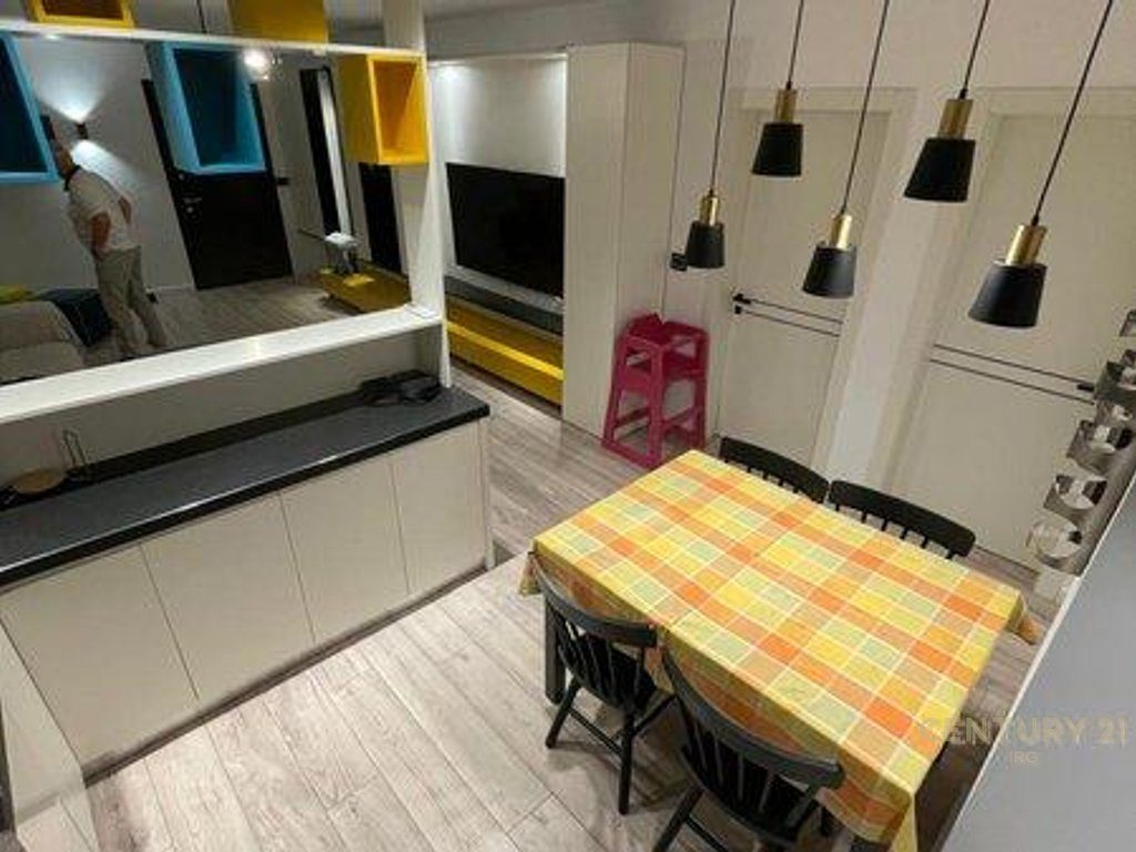 APARTAMENT LUKSOZ 3+1+2+2 BALLKONE PER SHITJE TE RRUGA E DURRESIT!