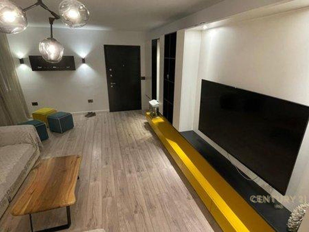 APARTAMENT LUKSOZ 3+1+2+2 BALLKONE PER SHITJE TE RRUGA E DURRESIT!