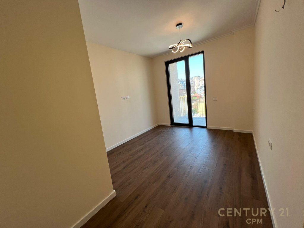 TEK ALTANA, APARTAMENT 2+1+2+POST PARKIMI PER QIRA!