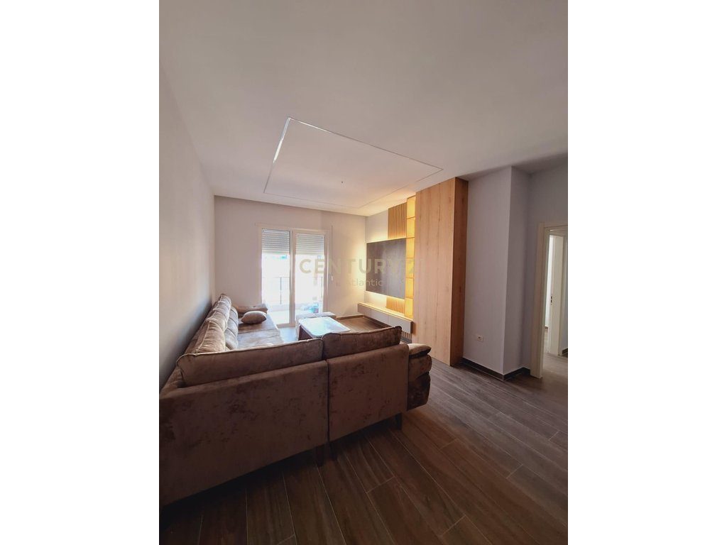 Apartament 2+1 Me Qira në Kamez Qender, Tiranë - 800€ | 128 m²