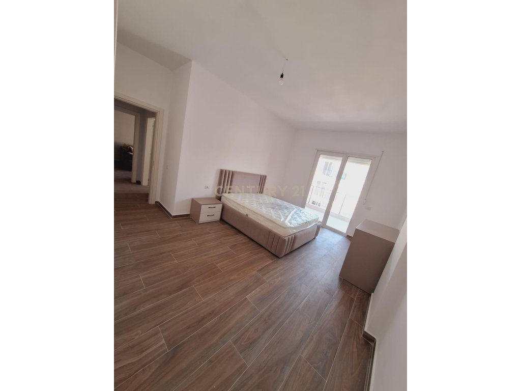 Apartament 2+1 Me Qira në Kamez Qender, Tiranë - 800€ | 128 m²
