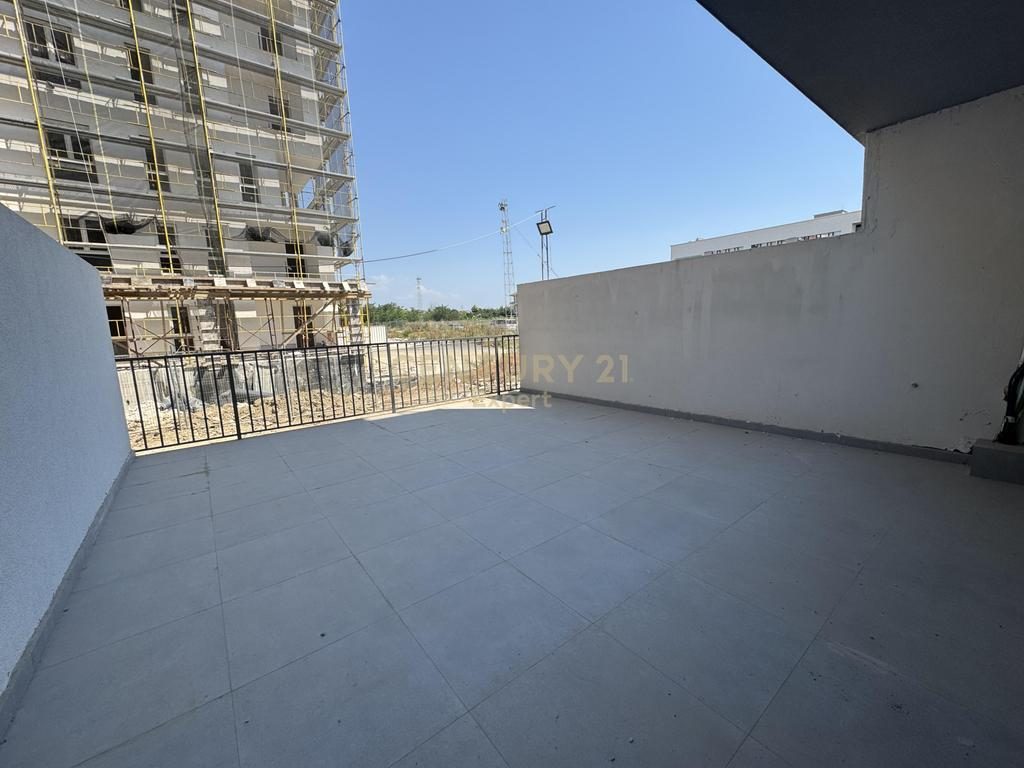 SHESIM APARTAMENT/NJESI ME 2 VERANDA TEK UNIVERS CITY!