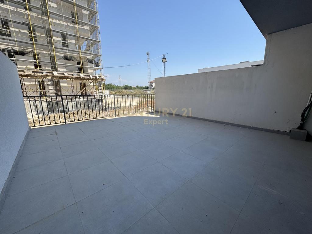 SHESIM APARTAMENT/NJESI ME 2 VERANDA TEK UNIVERS CITY!