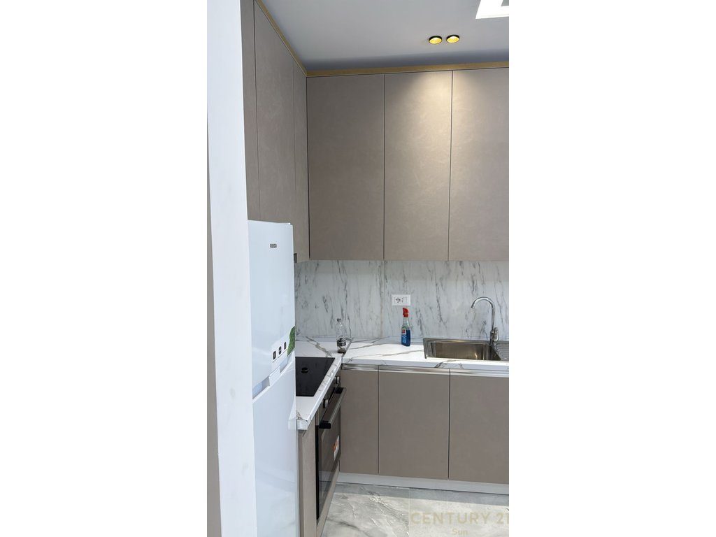 APARTAMENT 2+1 PER SHITJE ME PAMJE NGA DETI!