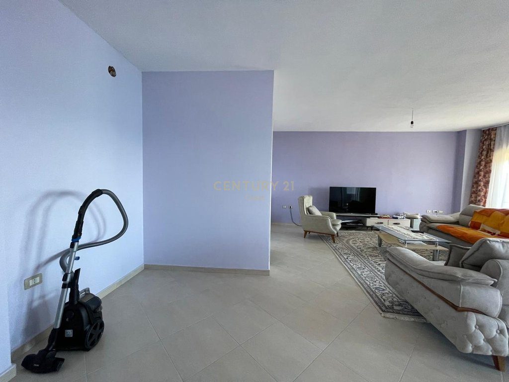 SHITET OSE JEPET ME QIRA APARTAMENT 2+1 – REZIDENCA  ODEON, VLORE!