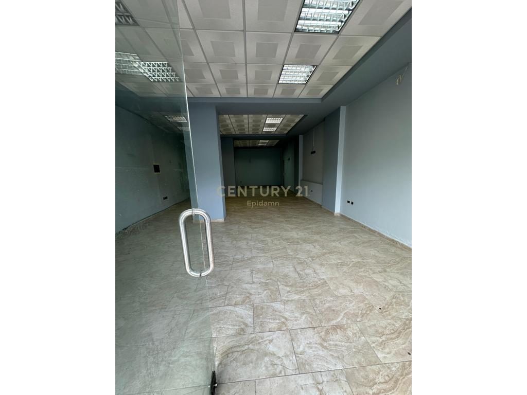 Ambient komercial për qira tek  Lagjia e Re, Durrës   400€ | 90 m²