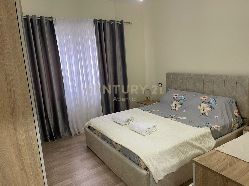 JEPET ME QERA DITORE , SUPER APARTAMENT 30 METRA NGA DETI PRAN ADRIATIK HOTEL , PLAZH DURRES .