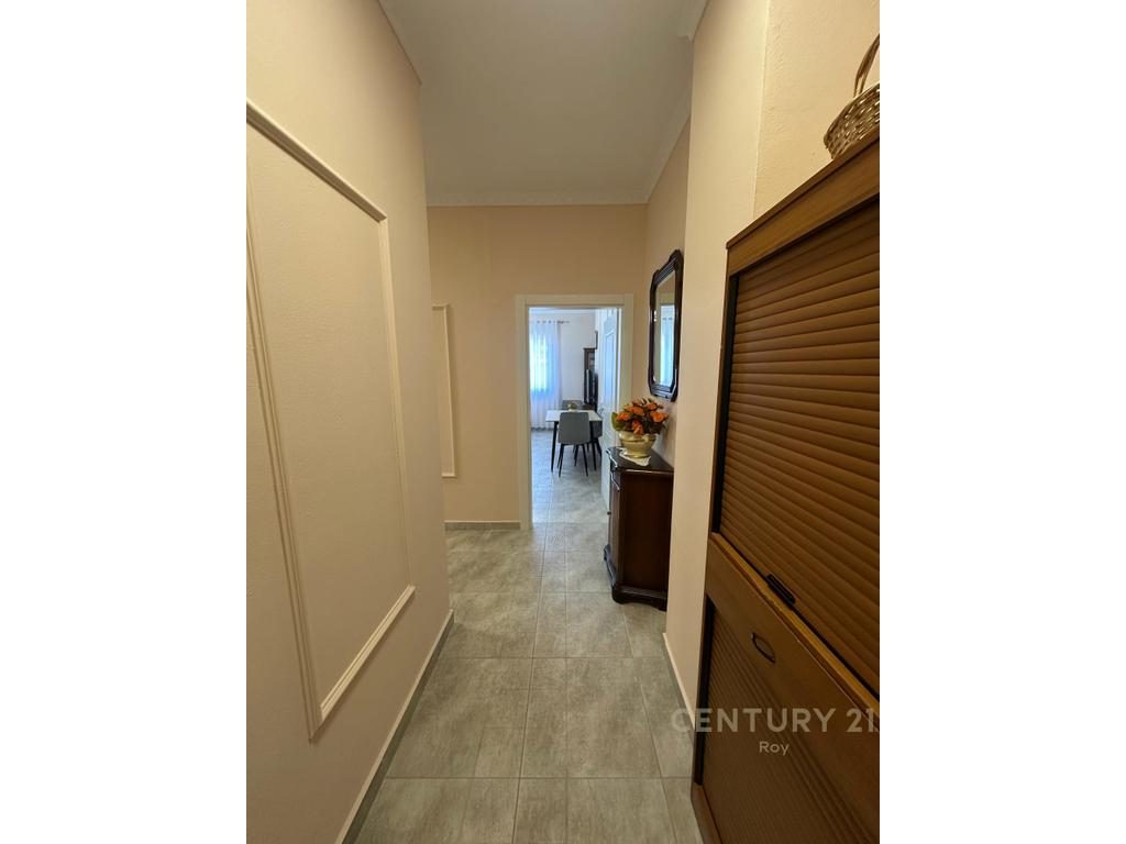 Shitet Apartament 1+1 Vetem 150m Nga Deti!!