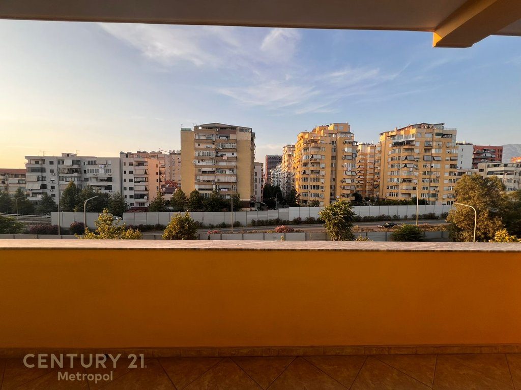 Jepen me qira 2 kate per ambjente biznesi ne Selite