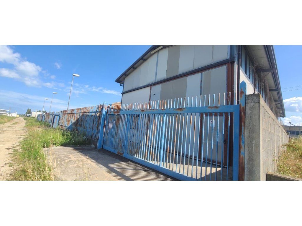 SHITEN TRE SHTEPI PRIVATE 360 m2 + NJE KAPANON 352 m2 + TRUALL 3268 m2, NE HYRJE TE KAVAJES!