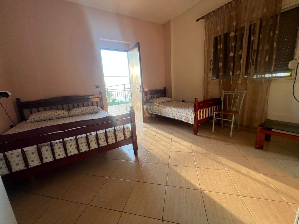 SHITET VILE 2-KATESHE NE VLORE, PRANE "DIPLOMATIT" !!