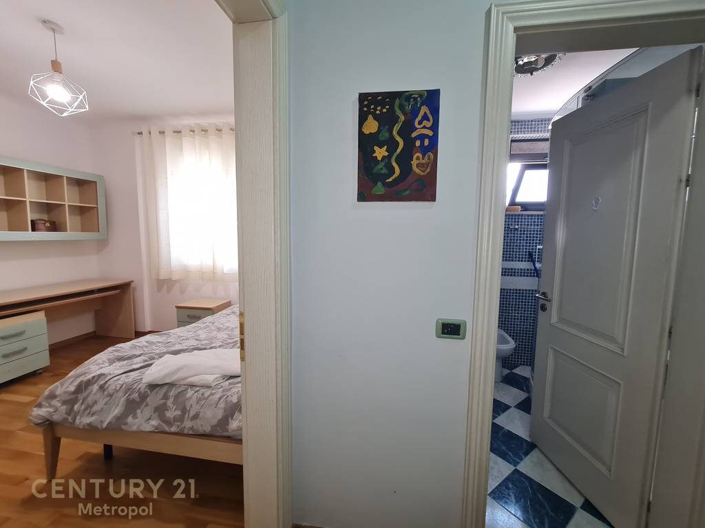 APARTAMENT PER QIRA 2+1+2 me parkim NE RRUGEN QEMAL STAFA!