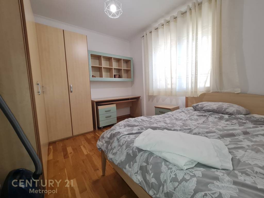 APARTAMENT PER QIRA 2+1+2 me parkim NE RRUGEN QEMAL STAFA!