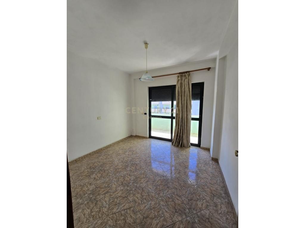 Shitet apartament 1+1 ne plazh Hekurudha
