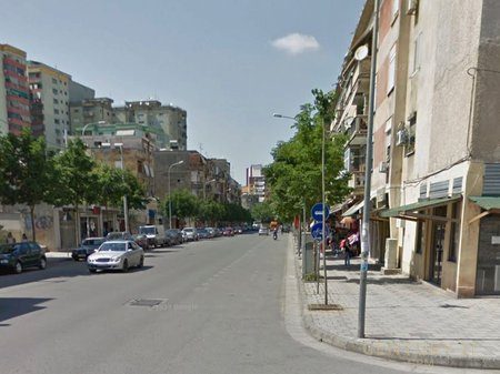Garazh për shitje te Rruga e Barrikadave